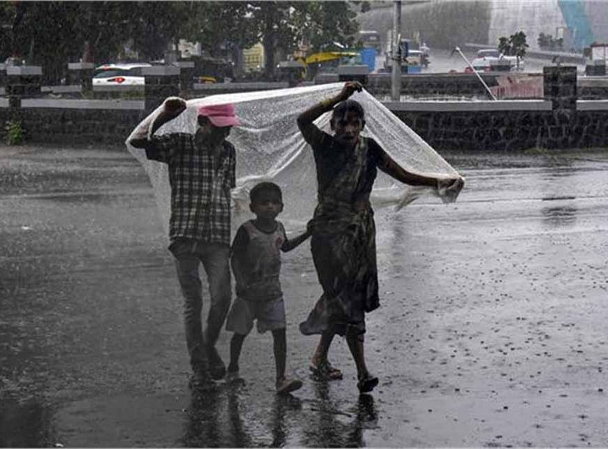 देश के कई इलाकों में भीषण गर्मी के बीच अब राहत की बौछारें शुरू, अगले 3 दिनों तक इन राज्यों के लिए रेड अलर्ट