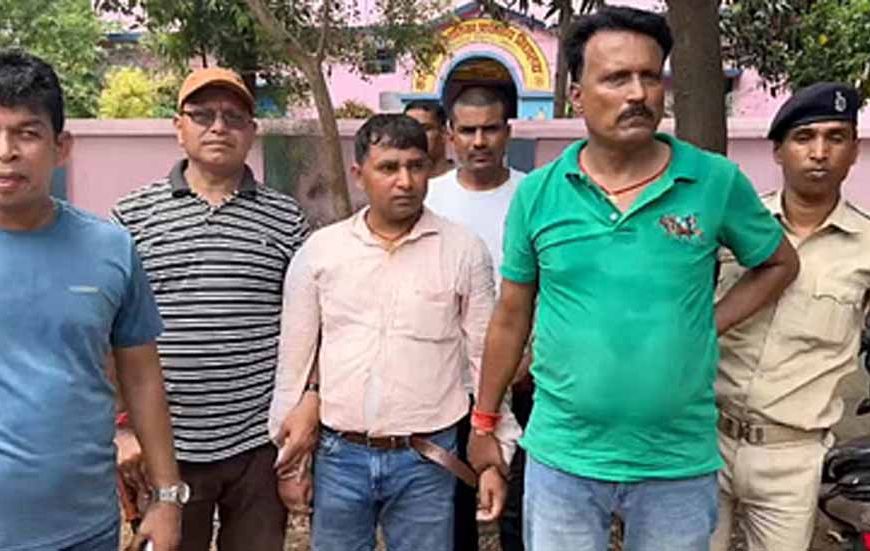 शिक्षक से रिश्वत लेते हुए BEO और लेखा सहायक रंगे हाथ धराए