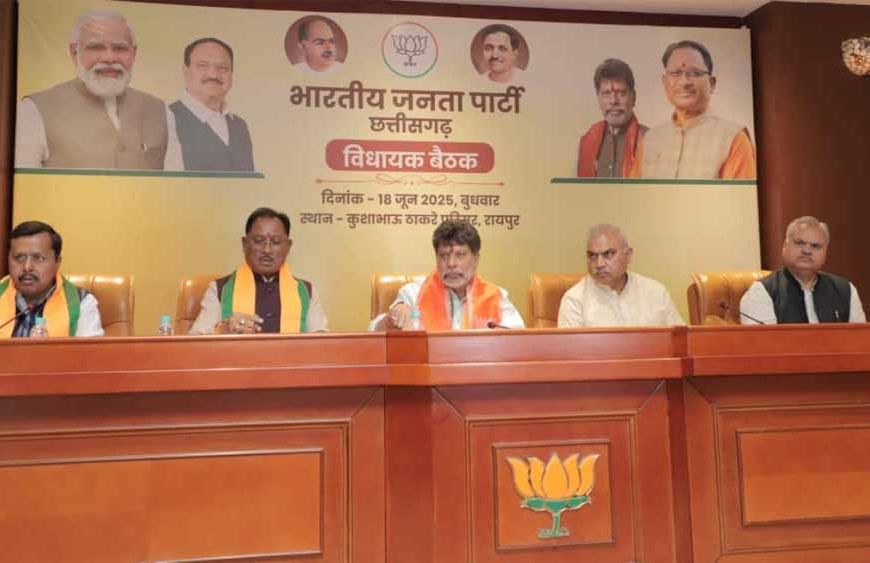 राष्ट्रीय सह संगठन मंत्री और प्रदेश प्रभारी की मंत्रियों के साथ वन टू वन चर्चा, लगाई फटकार