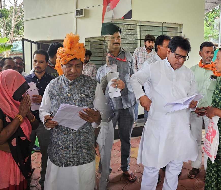 जनसुनवाई में बताई समस्या के हल होने पर रामपुराकला के ग्रामीणों ने जनसुनवाई में पहुच कर विधायक गोपालसिंह इंजीनियर का किया सम्मान