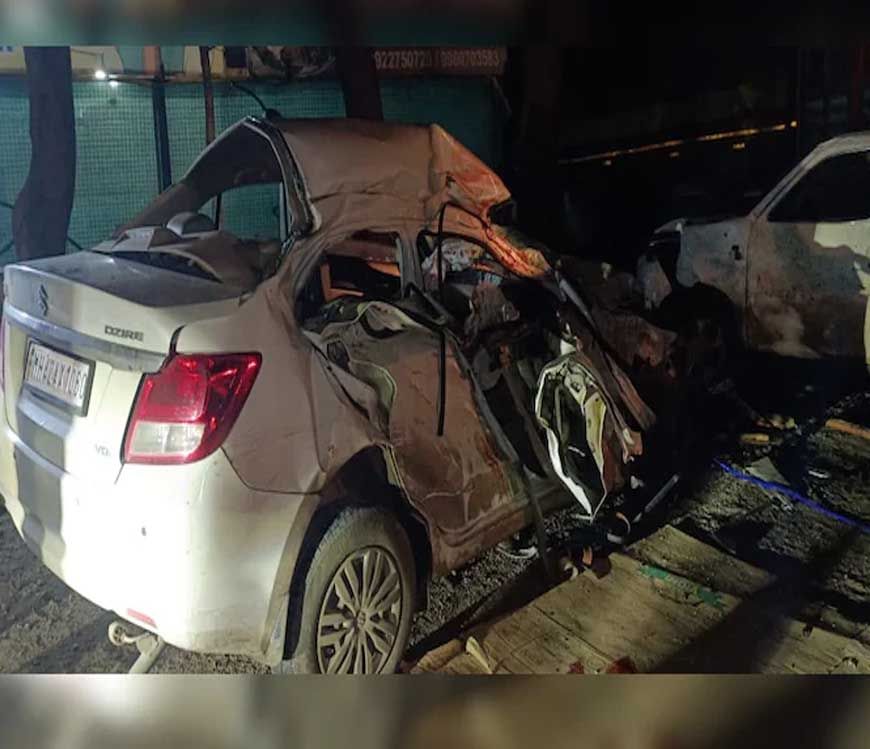 पुणे में दर्दनाक सड़क हादसा, कार और पिकअप ट्रक की टक्कर में 8 लोगों की दर्दनाक मौत