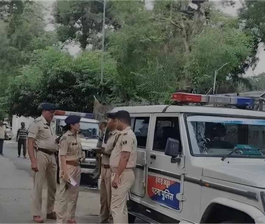 मोटरसाइकिल सवार दो बंदूकधारियों ने पटना में उच्च सुरक्षा वाले क्षेत्र में गोलीबारी की