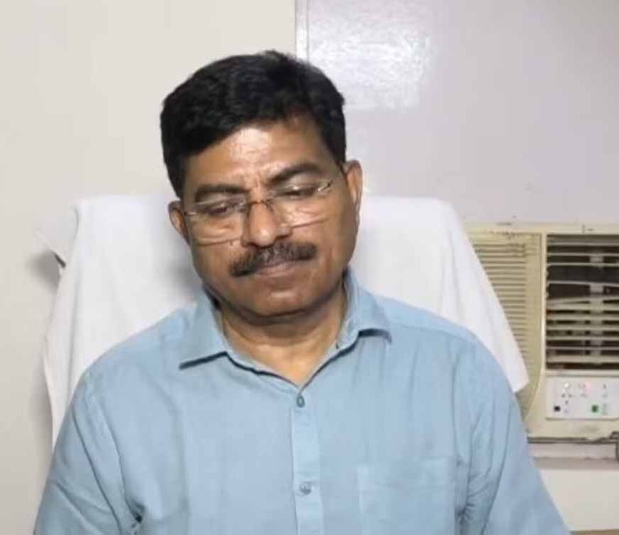 कानपुर डीएम और सीएमओ के बीच चल रहे विवाद में बड़ा ऐक्शन, डीएम ने दिखा दिया दम, कानपुर सीएमओ सस्पेंड