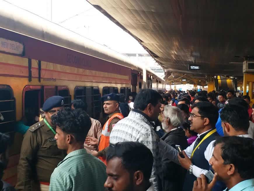 रेल मंत्रालय ने बदल दिया नियम, अब थोक भाव में जारी नहीं होगा वेटलिस्टेड टिकट
