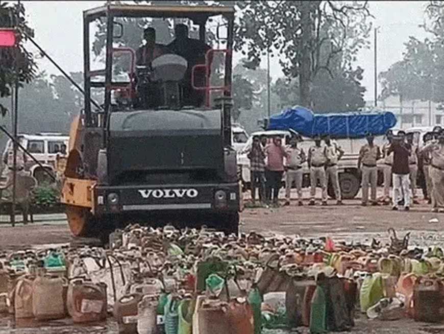 कोरबा में 10 हजार लीटर शराब पर चला बुलडोजर, 16 लाख की अवैध शराब नष्ट, 9 सालों से जब्त देसी-विदेशी शराब को हटाया
