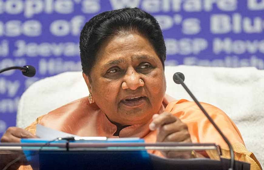 मायावती ने की मांग, तबादलों में भ्रष्टाचार के मामलों की विजिलेंस और एसआईटी बनाकर जांच की जानी चाहिए