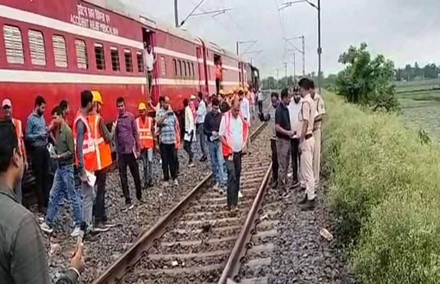 कटिहार-बरौनी रेलखंड पर अवध-असम एक्सप्रेस ट्रेन की टक्कर में एक ट्रॉलीमैन की मौत
