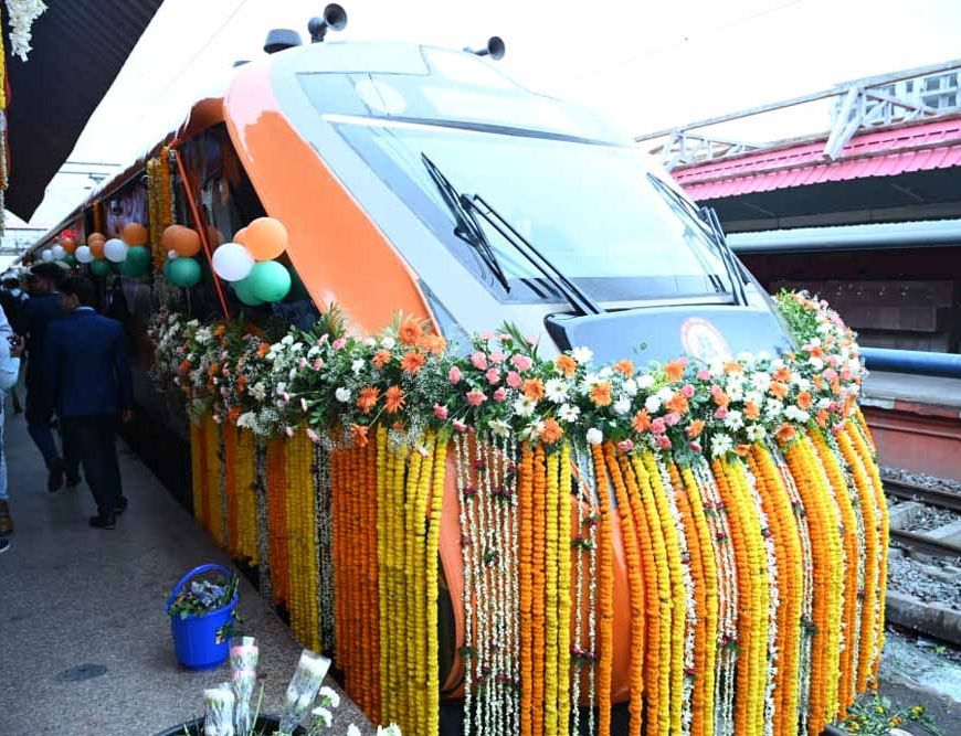 वंदे भारत ट्रेन से बाबा हरिहरनाथ की धरती बाबा गोरखनाथ की धरती से जुड़ी