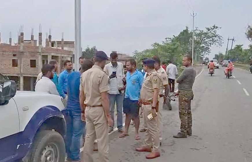 बेगूसराय में दिनदहाड़े बाघा आरओबी पर बदमाशों ने सीएमएस कंपनी के कर्मचारी से लाखों की लूट