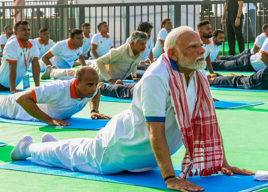 योग का अर्थ है जोड़ना और मैं से हम की यात्रा ही योग का आधार है: प्रधानमंत्री मोदी