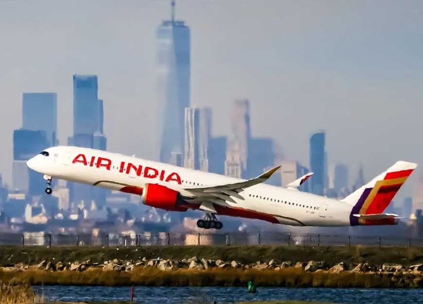 DGCA का एअर इंडिया पर कड़ा एक्शन, तीन अफसरों को हटाने का निर्देश, सेफ्टी प्रोटोकॉल के उल्लंघन का मामला