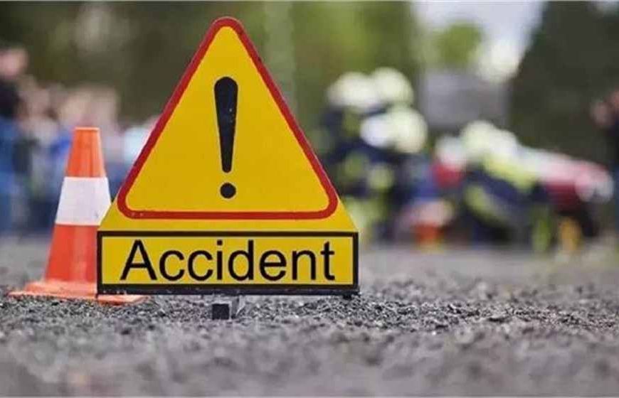 झारखंड के हजारीबाग जिले में ट्रक द्वारा एक मोटरसाइकिल को टक्कर मारे जाने से पुलिसकर्मी की मौत