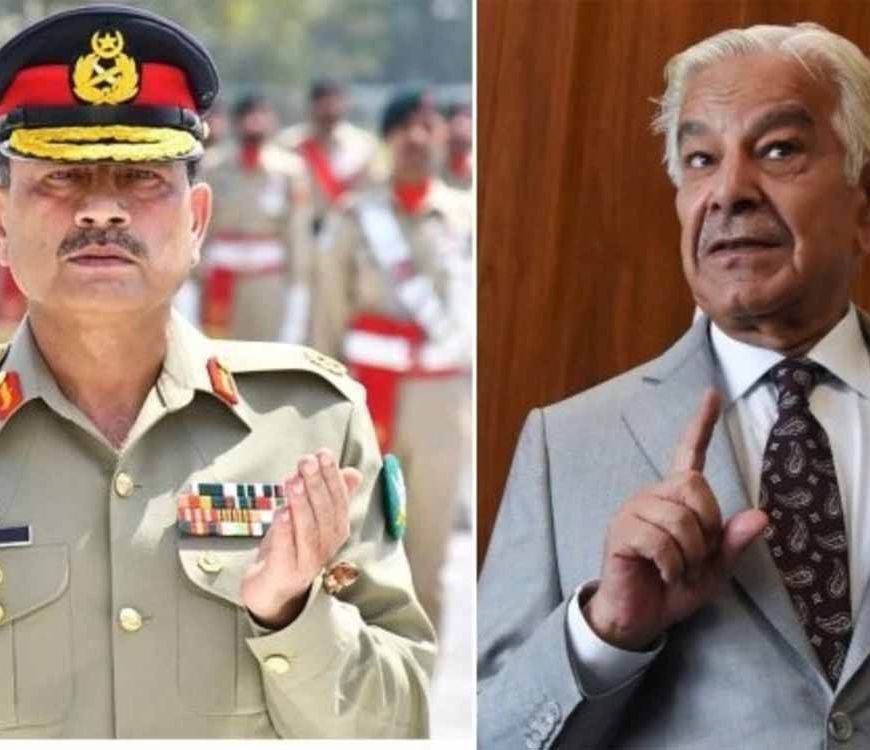 सेना और सरकार के गठजोड़ की तारीफ करने पर पाकिस्तानी रक्षा मंत्री को अपने ही देश में आड़े हाथों लिया