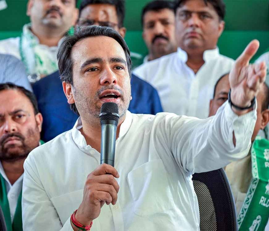 योग करने के बाद केंद्रीय मंत्री जयंत चौधरी ने कहा- इस बार टिकट उन लोगों को मिलेगा जो योग ठीक से करेंगे