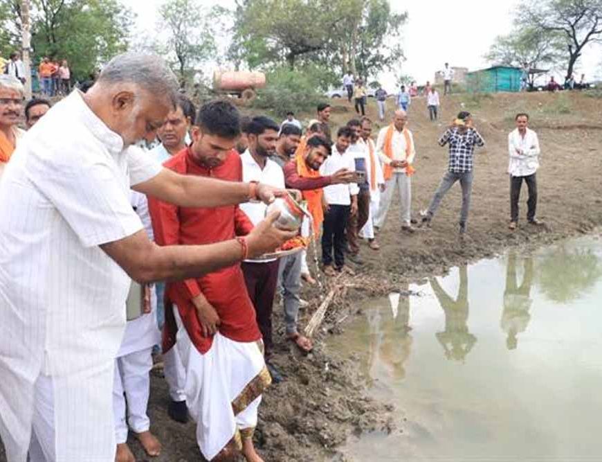 पुराने जल स्रोतों को संवारना और पौधे लगाना जरूरी तभी आगामी पीढ़ी के लिए होगा पर्याप्त जल : मंत्री पटेल