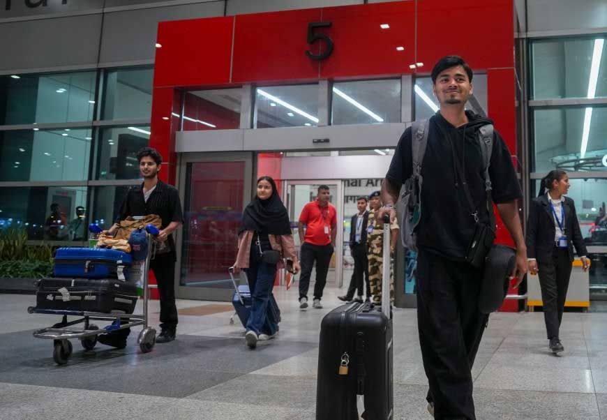 ईरान नहीं भूला यारी, भारत के लिए खोला एयरस्पेस, 1000 नागरिक पहुंच रहे दिल्ली