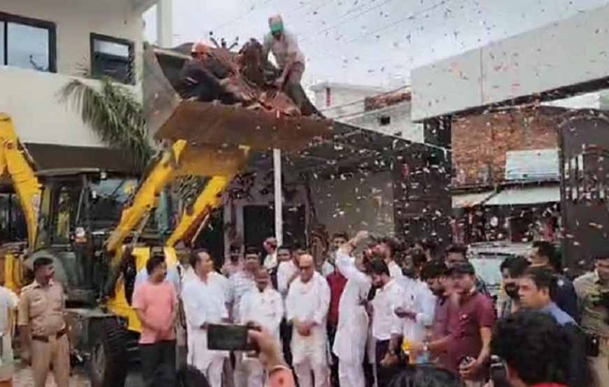 बुलडोजर दो तरह के एक मोहब्बत का तो दूसरा योगी सरकार का जो तोड़ने का काम करता है : कांग्रेस प्रदेश अध्यक्ष