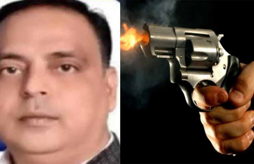 बदमाशें ने शोरूम में घुसकर, बसपा नेता पर की ताबड़तोड़ फायरिंग