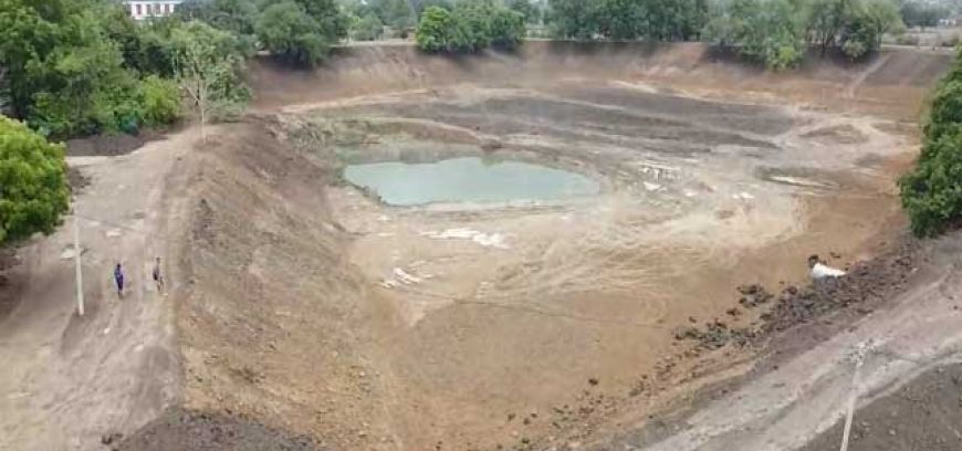 जल स्रोतों के निर्माण कार्य तेज गति से किये जा रहे हैं पूरे