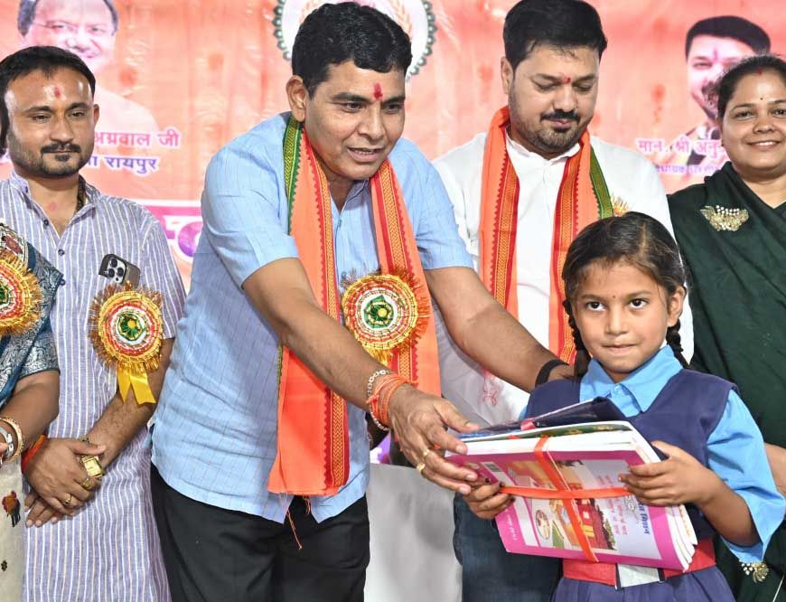 रायपुर : शिक्षा विकास का आधार, जीवन में लक्ष्य प्राप्त करने के लिए मेहनत जरूरी है : टंक राम वर्मा