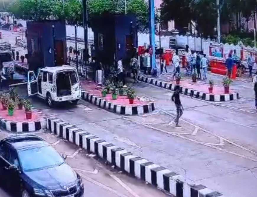 सीहोर :अमलाहा टोल प्लाजा पर गाड़ी मालिकों और टोल कर्मचारियों के बीच मारपीट, 10 से ज्यादा लोगों पर FIR