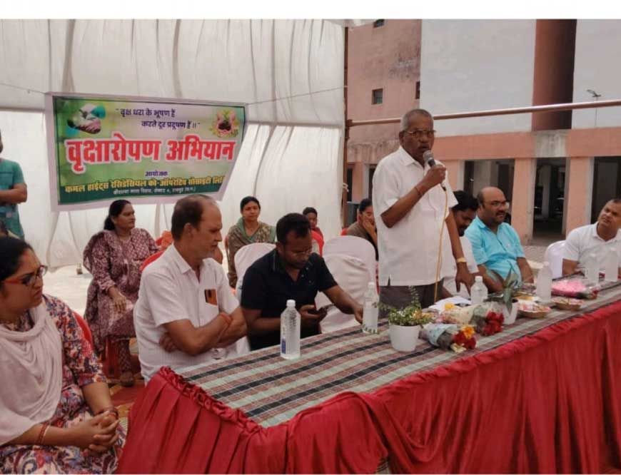 रायपुर : वृक्षारोपण अभियान में शामिल हुए रायपुर विकास प्राधिकरण अध्यक्ष श्री साहू