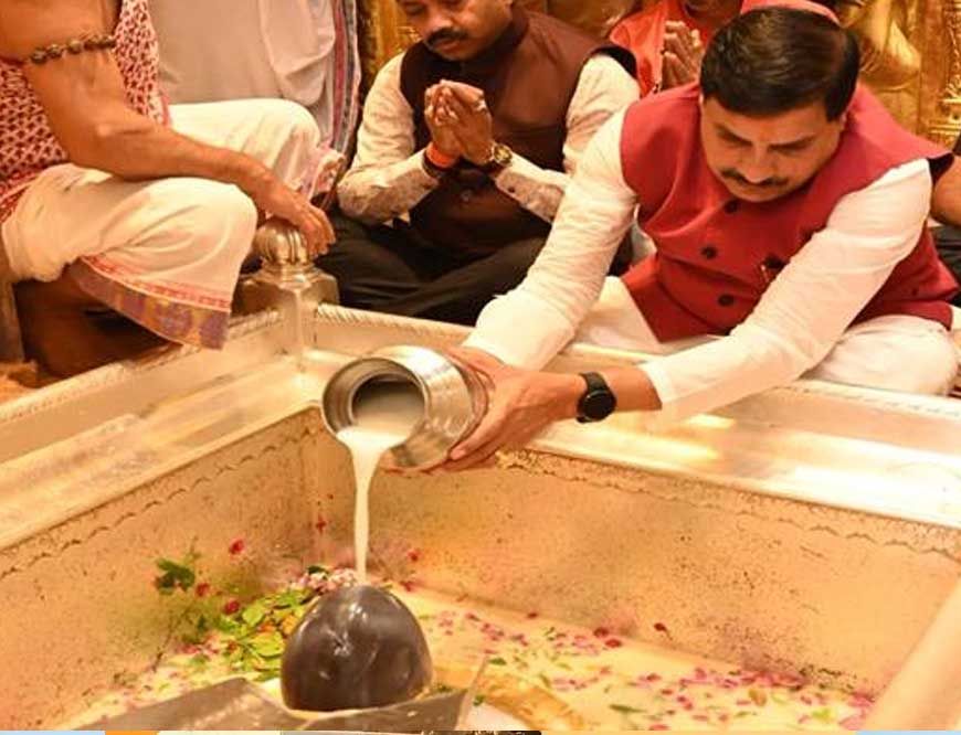 मुख्यमंत्री डॉ. यादव ने वाराणसी में किये बाबा काशी विश्वनाथ के दर्शन