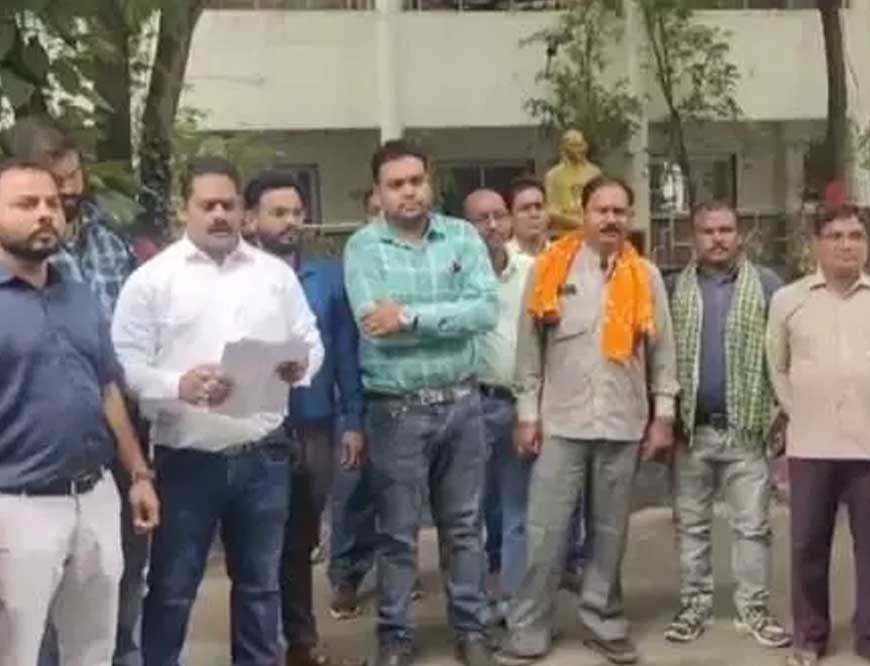 बिलासपुर : डिप्टी कलेक्टर पर दुर्व्यवहार करने का आरोप:लिपिक वर्गीय कर्मचारी संघ ने खोला मोर्चा