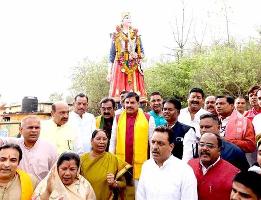 रानी दुर्गावती की समाधि स्थल पहुँचे मुख्यमंत्री डॉ. यादव, 462 वें बलिदान दिवस पर वीरांगना को अर्पित की श्रद्धांजलि