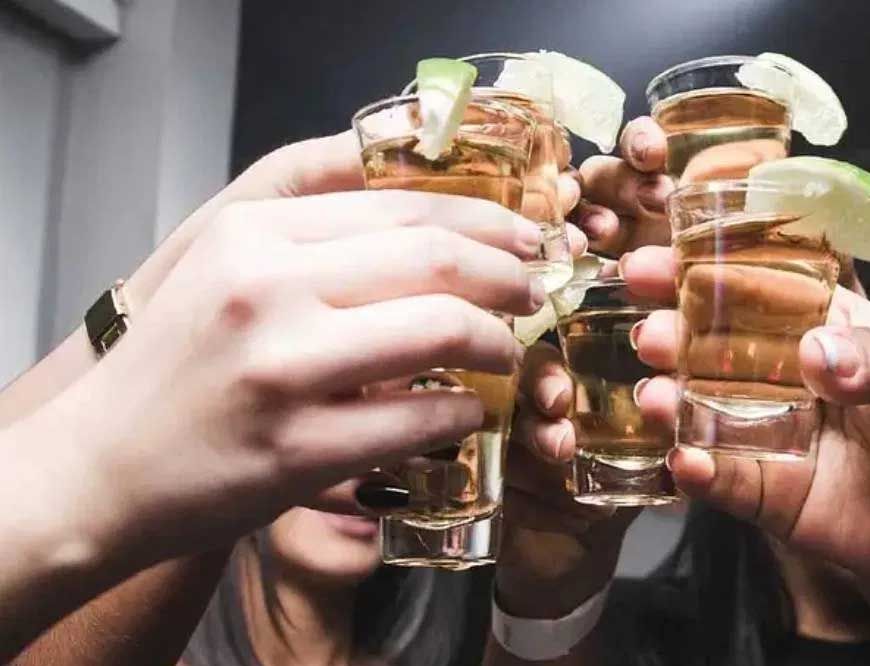 शराब की खपत के मामले में यूरोपीय देशों का कोई मुकाबला नहीं, टॉप 10 में 8 देश यूरोप के हैं और बाकी दो अफ्रीकी