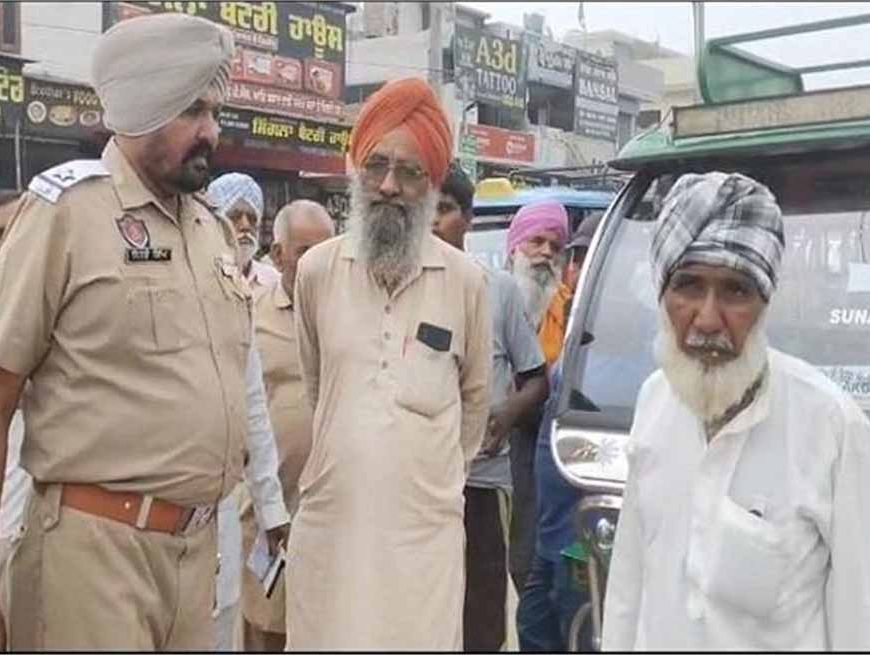 ट्रैफिक इंचार्ज निर्भय सिंह ने ई-रिक्शा चालकों से नंबर प्लेट, ड्राइविंग लाइसैंस और कागजात पूरे होने के बारे में बात की