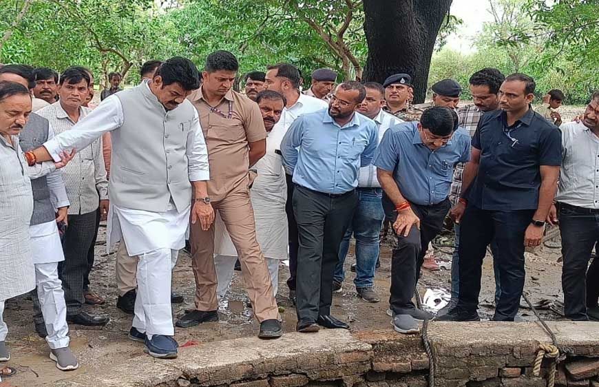 गुना में दुर्घटना स्थल पहुंचे प्रभारी मंत्री राजपूत, मृतकों के परिजनों को 4-4 लाख की सहायता, घटना की जांच के आदेश