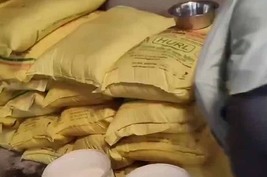 कृषि विभाग ने यूरिया से बना रहे डीईएफ के 66 बैग किए जब्त