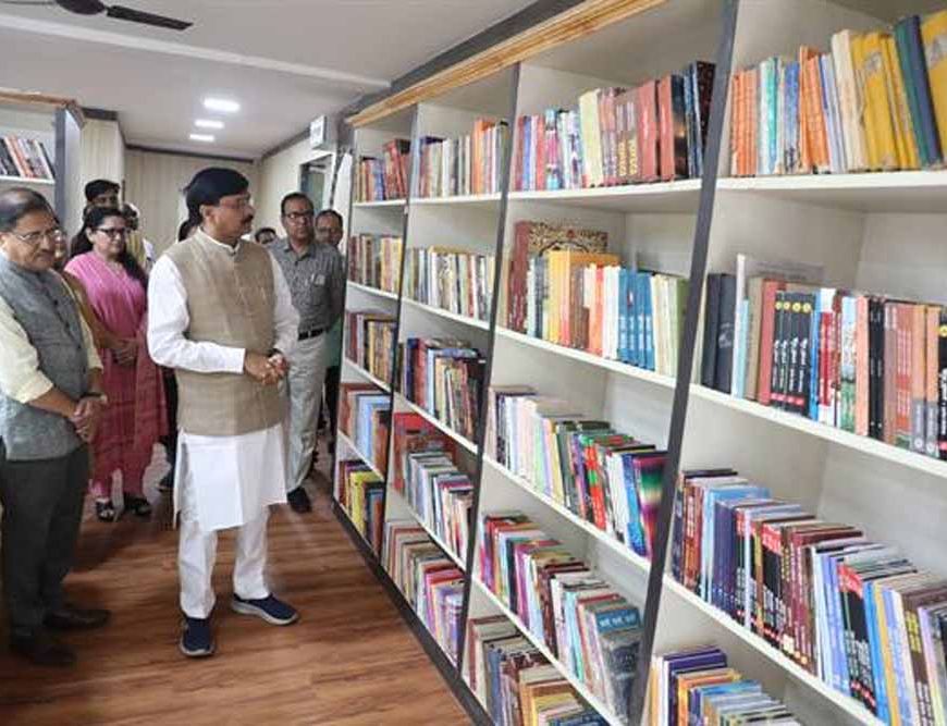 बुंदेली साहित्य के विकास के लिए बुंदेलखंड साहित्य अकादमी की होगी स्थापना : राज्य मंत्री लोधी