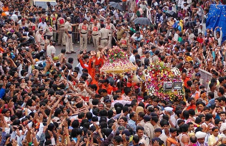 श्रावण माह इस वर्ष महाकाल की सवारियों को विशेष बनाने के लिए प्रत्येक सवारी की अलग-अलग थीम रखी जाएगी