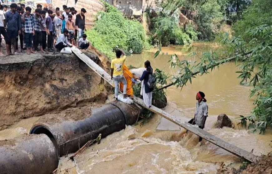 गुहिया नदी पर बना डायवर्सन पानी के दबाव के कारण बहा, आवागमन ठप