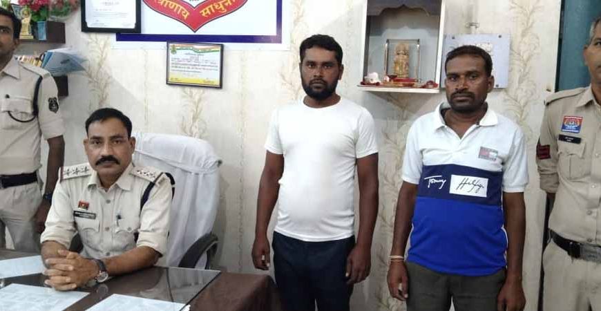 दो आरोपियो ने चौकी प्रभारी से की मारपीट, पुलिस ने किया गिरफ्तार