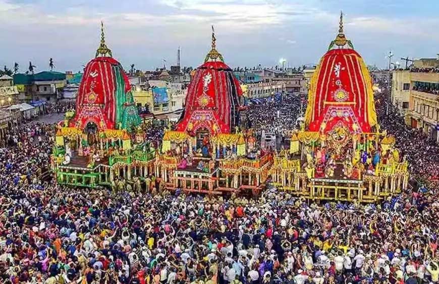 पुरी : जगन्नाथ रथ यात्रा शुरू, भोई राजवंश के मुखिया ने बुहारी सोने की झाड़ू