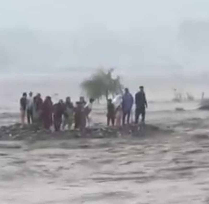 पाकिस्तान की स्वात नदी में अचानक बाढ़, 18 पर्यटक बहे, 7 की मौत