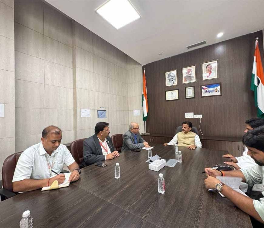 विंध्य क्षेत्र में हवाई सेवाओं के विस्तार के लिए उप मुख्यमंत्री शुक्ल और एलायंस एयर के अधिकारियों की महत्वपूर्ण बैठक