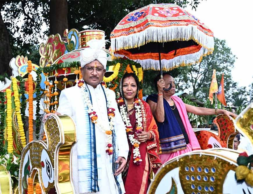 परंपरागत श्रद्धा-भक्ति और उल्लास के वातावरण में निकाली गई भव्य रथयात्रा