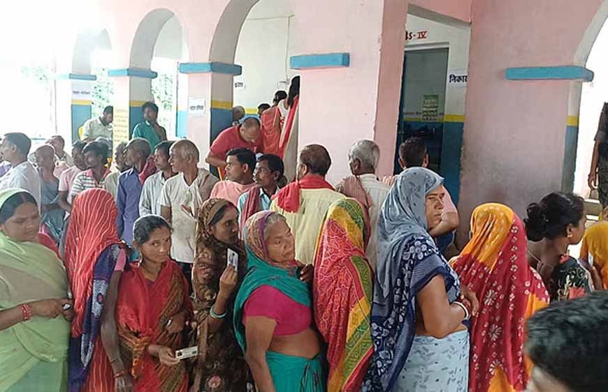 विधानसभा चुनाव के पहले निकायों का चुनाव व उप चुनाव, पहली बार लोग कर रहे ऑनलाइन मतदान