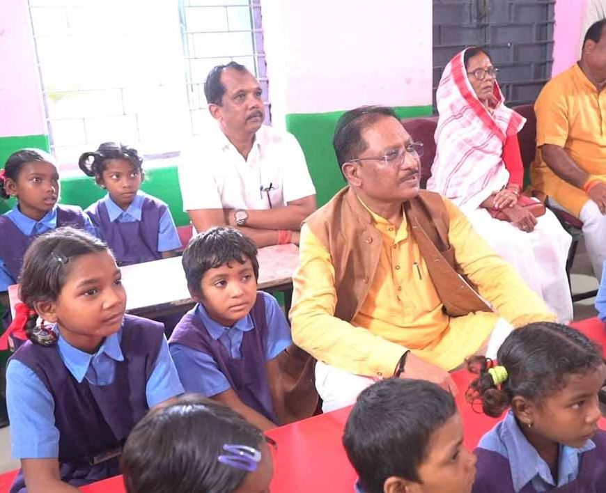 मुख्यमंत्री विष्णु देव साय ने सम्पर्क स्मार्ट स्कूल और स्मार्ट ब्लॉक कार्यक्रम का किया शुभारंभ