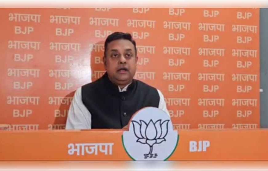 कोलकाता गैंगरेप पर गरमाई सियासत, संबित पात्रा ने ममता बनर्जी से मांगा इस्तीफा