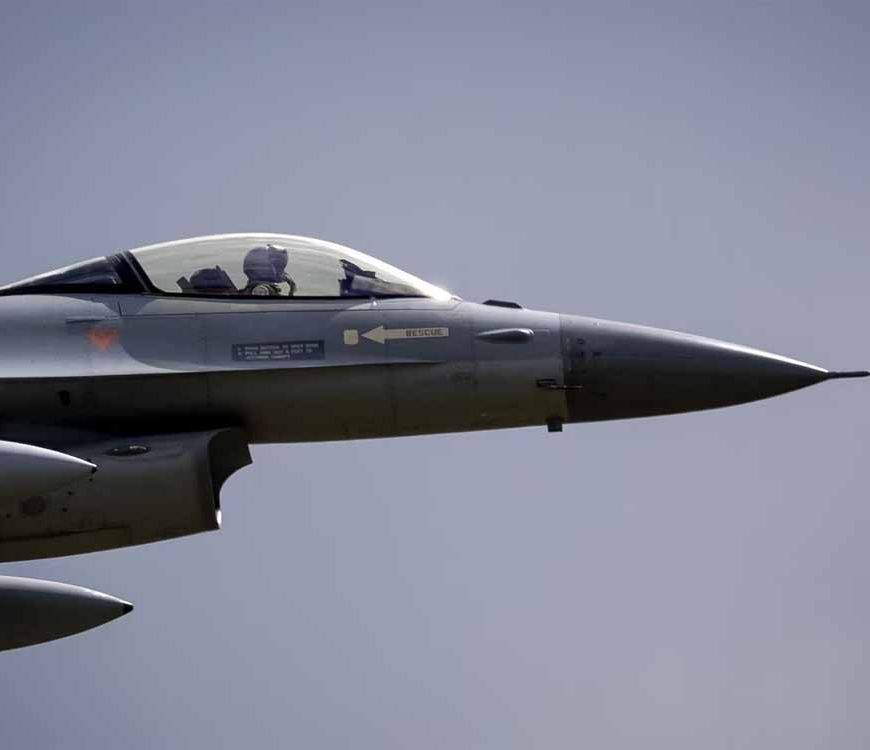 यूक्रेन का F-16 रूसी हमले में तबाह, पायलट की मौत, पाक भी कर रहा इसी फाइटर पर भरोसा