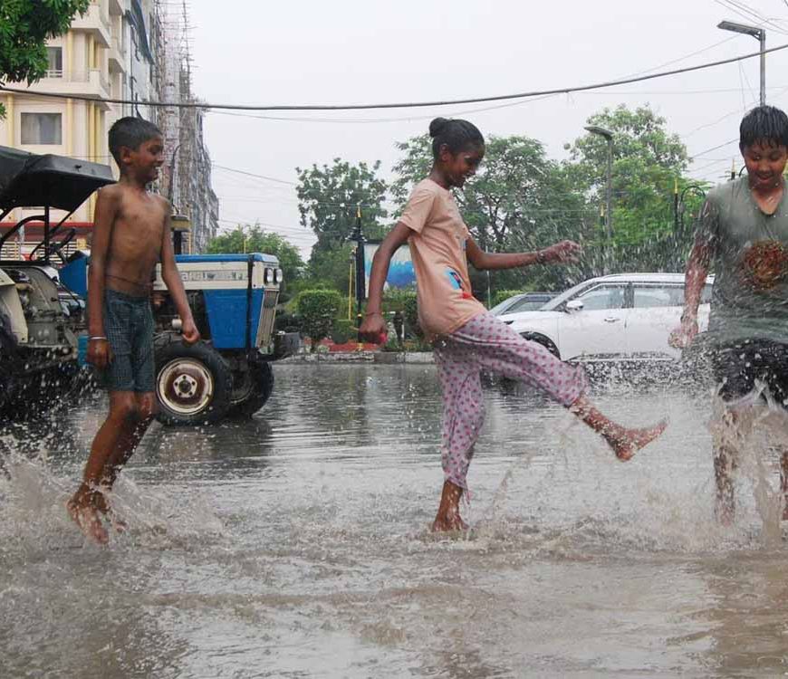 देशभर में समय से पहले पहुंचा मॉनसून, दिल्ली-राजस्थान में बारिश का अलर्ट जारी