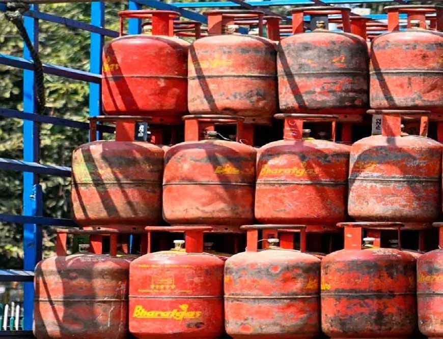 ऑनलाइन गैस बुकिंग पर लगी रोक? उपभोक्ताओं की बढ़ी परेशानी