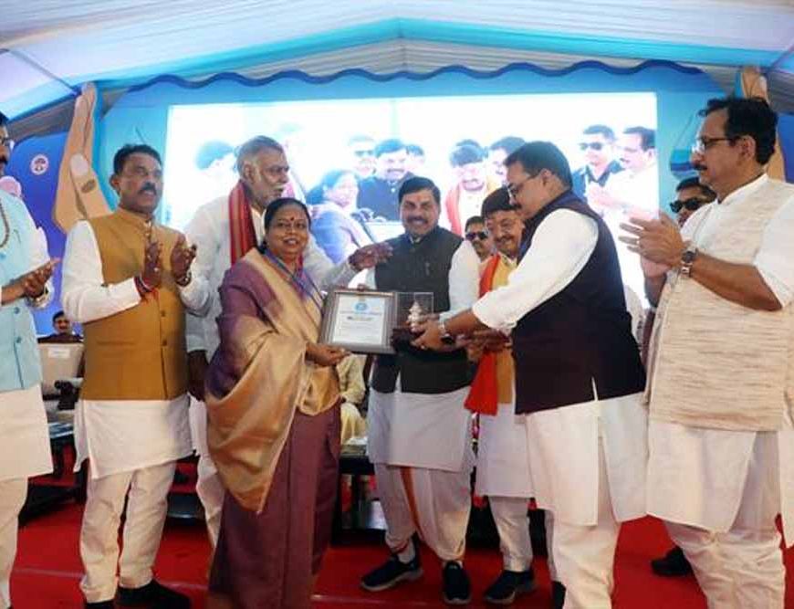 म.प्र. में मुख्यमंत्री डॉ. यादव के नेतृत्व में जन-भागीदारी से जल गंगा संवर्धन अभियान बना जन-आंदोलन : प्रधानमंत्री मोदी