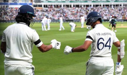 धीमी शुरुआत के बाद भारतीय टीम के सलामी बल्लेबाज केएल राहुल लौटे पवेलियन