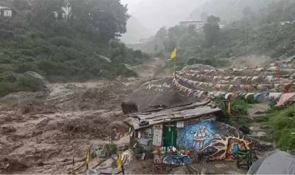 हिमाचल में बादल फटा और भूस्खलन से तबाही, 10 की मौत, 34 लोग लापता